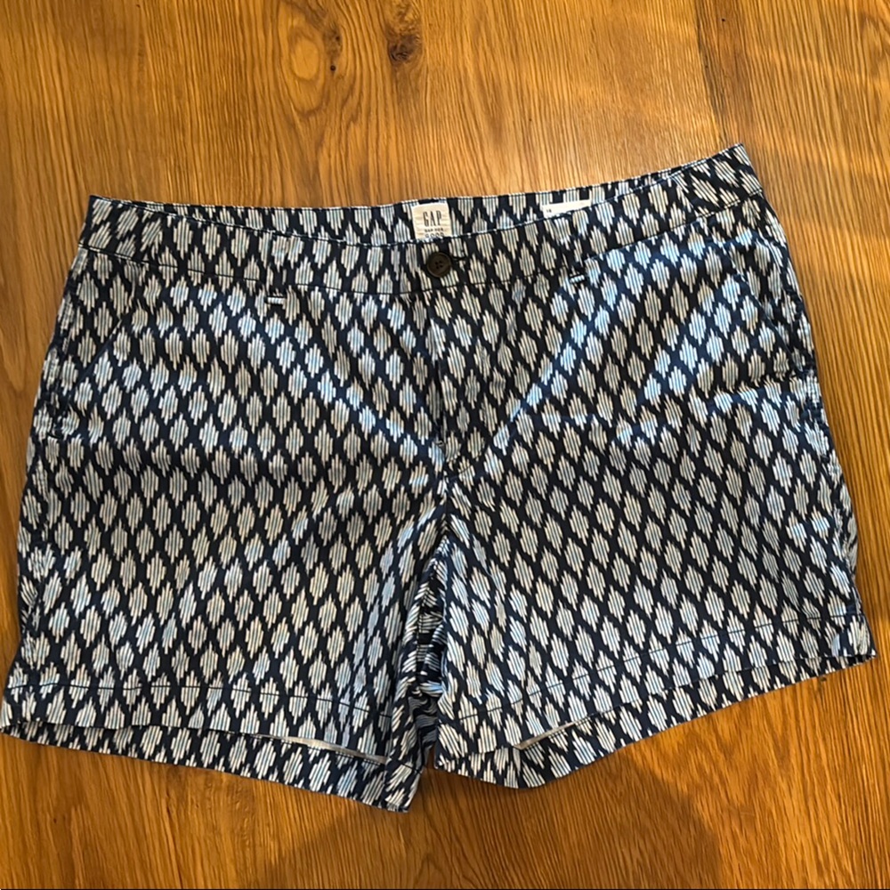 GapGeometric Patterned City Shorts